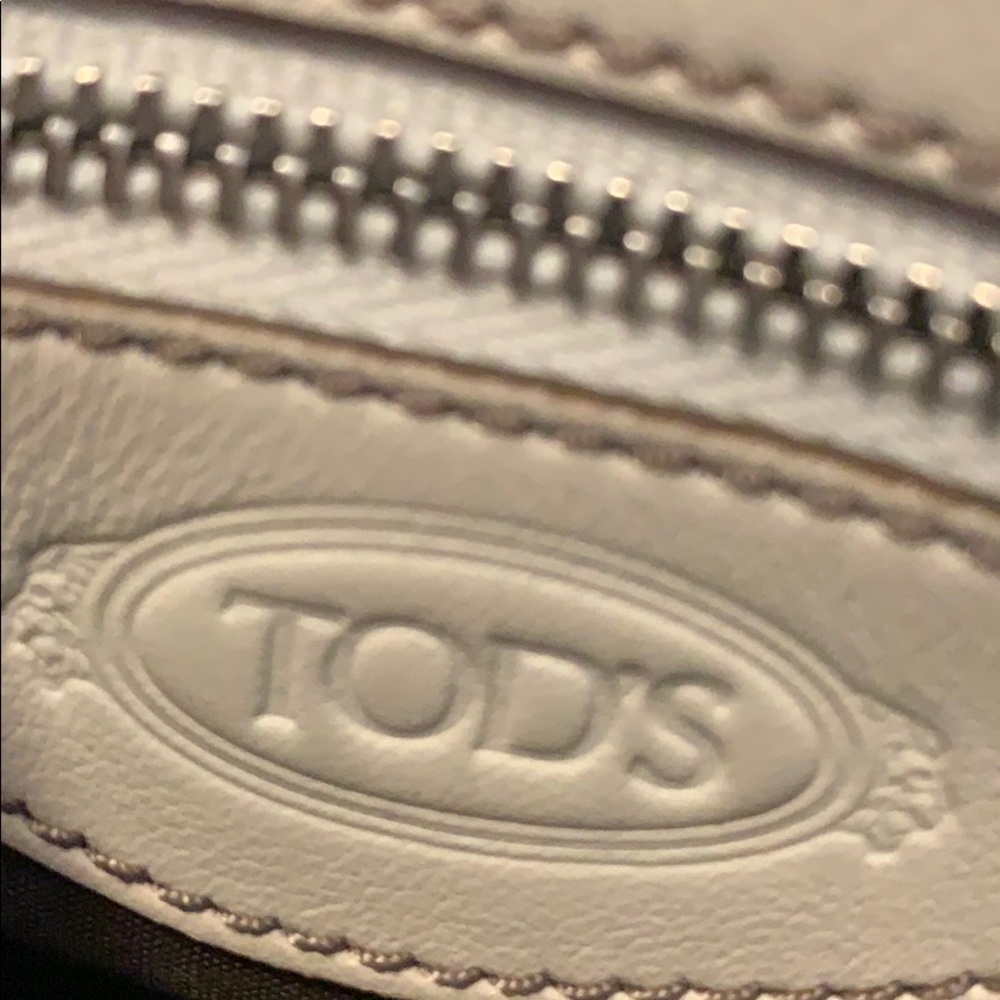 Tod’s Vintage Beige Leather Handbag - Picture 11 of 16